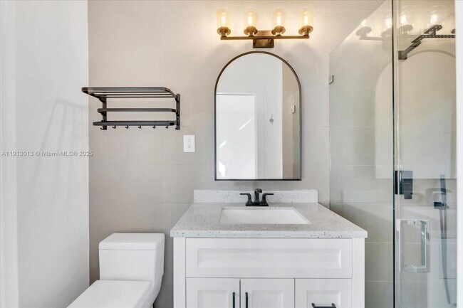 Building Photo - 863 NE 90th St