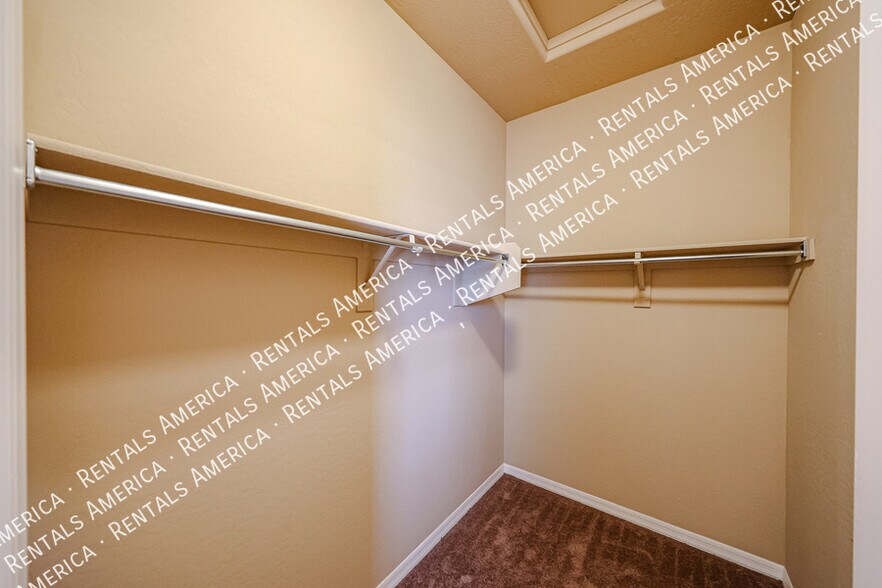 Building Photo - 3575 S Jasmine Dr