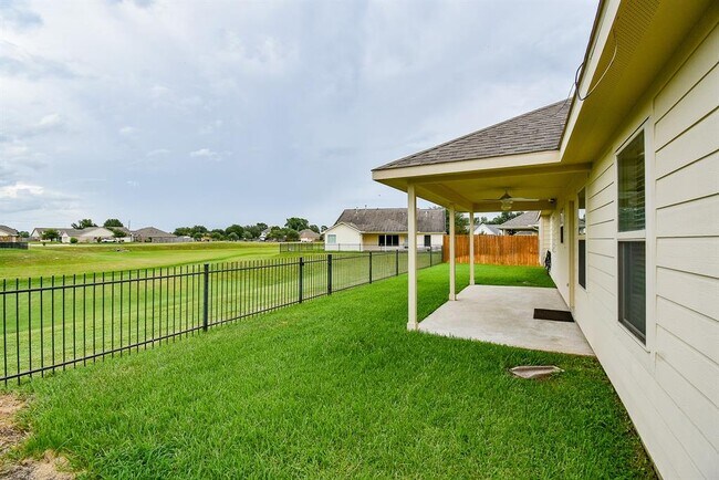 Building Photo - 231 S Lantana Cir