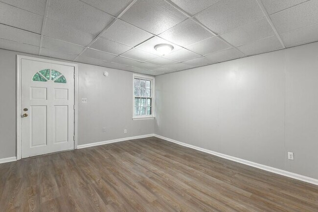 Building Photo - 518 E Manning St