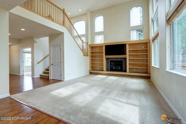 Building Photo - Stunning home conviently located by Eagle ...