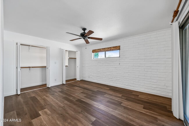 Building Photo - 530 E Fairmont Dr