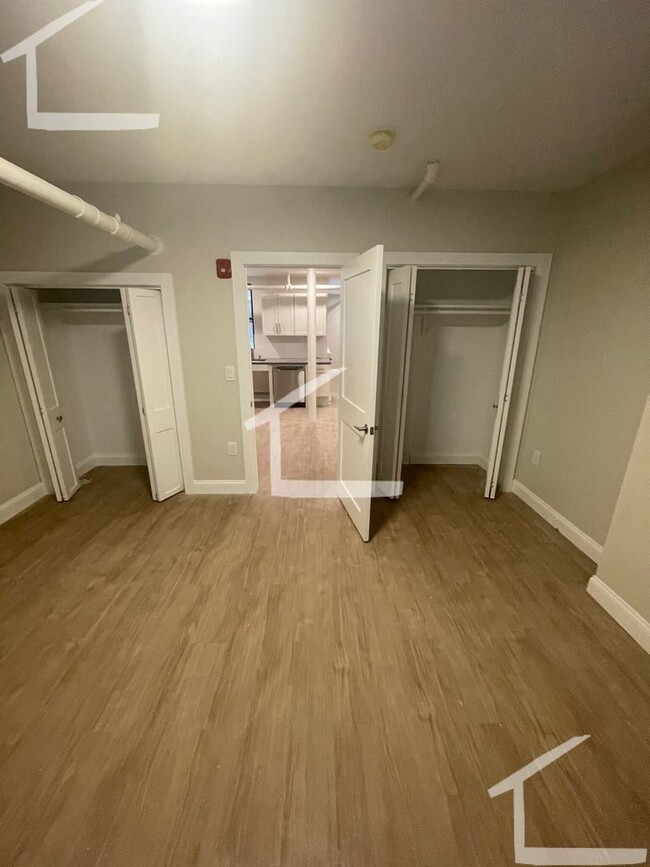 Building Photo - Gigantic, newly renovated 1 bedroom apartm...