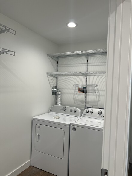 Building Photo - 1303 Elm St