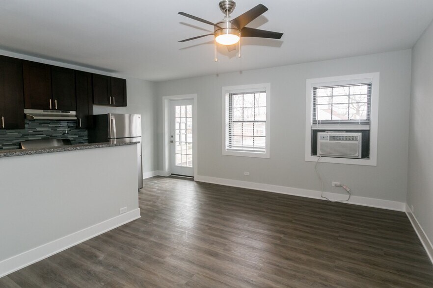 Building Photo - 733 Judson Ave