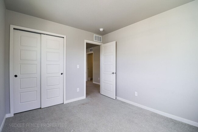 Building Photo - New Townhome in Downtown Johnstown