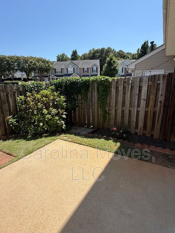 Building Photo - 733 Rock Hill Ct