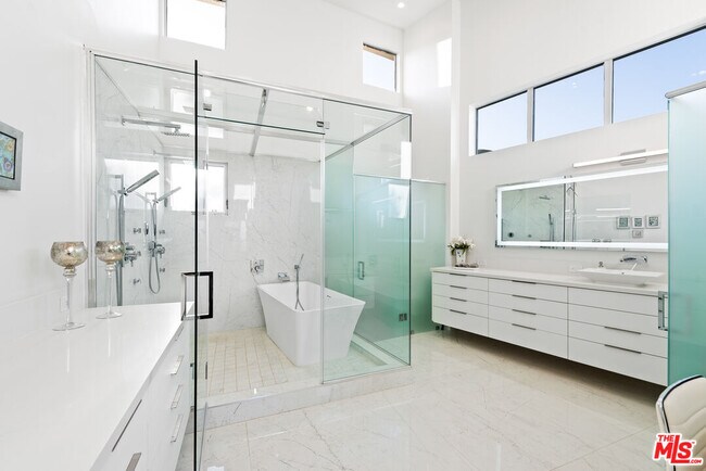 Building Photo - 28405 Via Acero St
