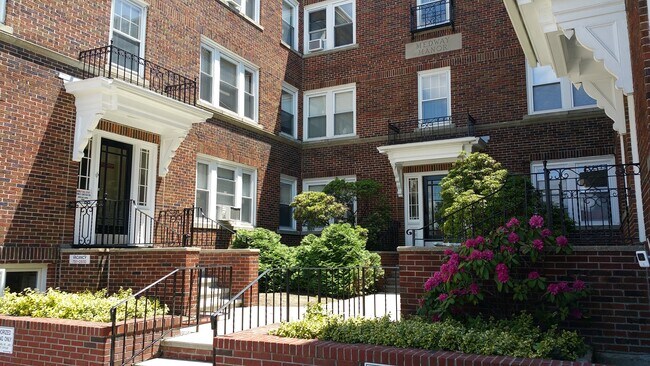 Primary Photo - 107-111 Medway Street