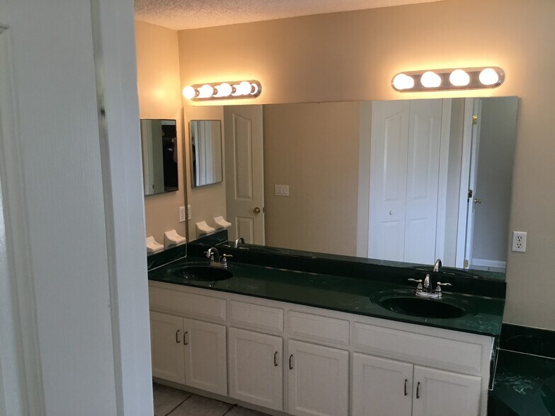 Building Photo - 1000 Marble Ridge Dr
