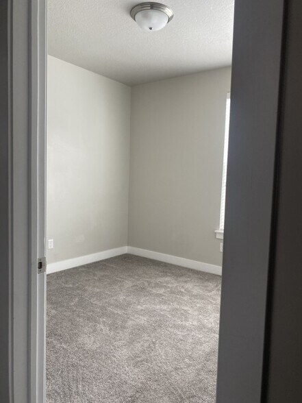 Building Photo - 13233 Andros Ln