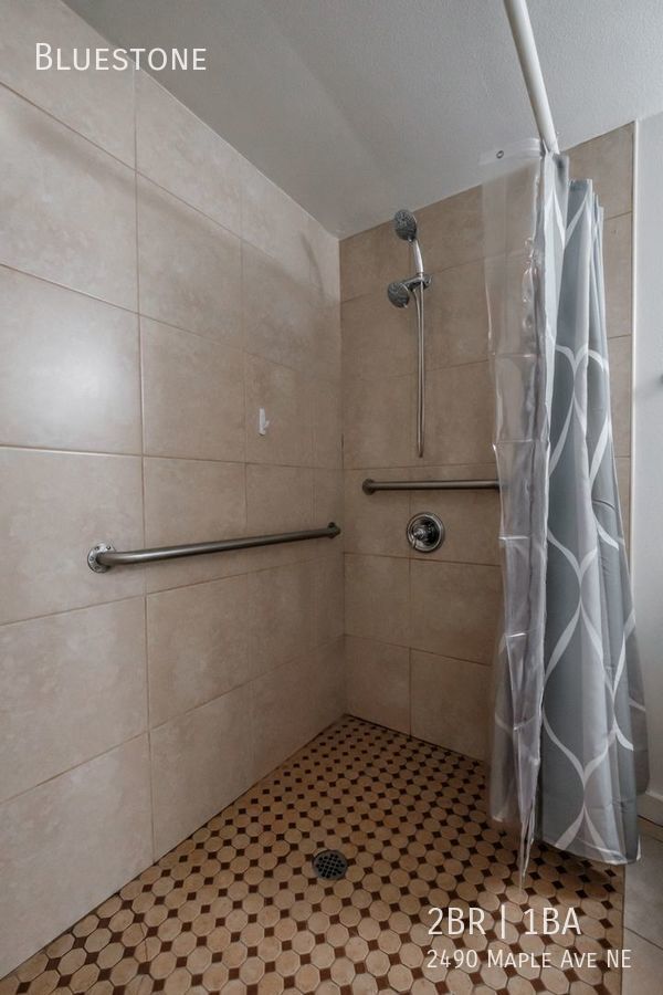Building Photo - 2 Bedroom Duplex in Salem - Available for ...
