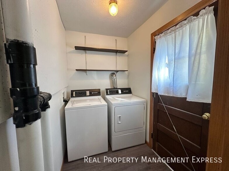 Building Photo - Move In NOW & Get One Month FREE