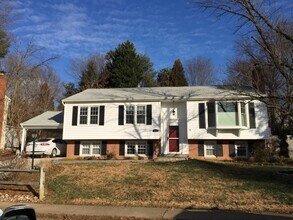 Building Photo - COMING SOON - GORGEOUS - LAKE BRADDOCK