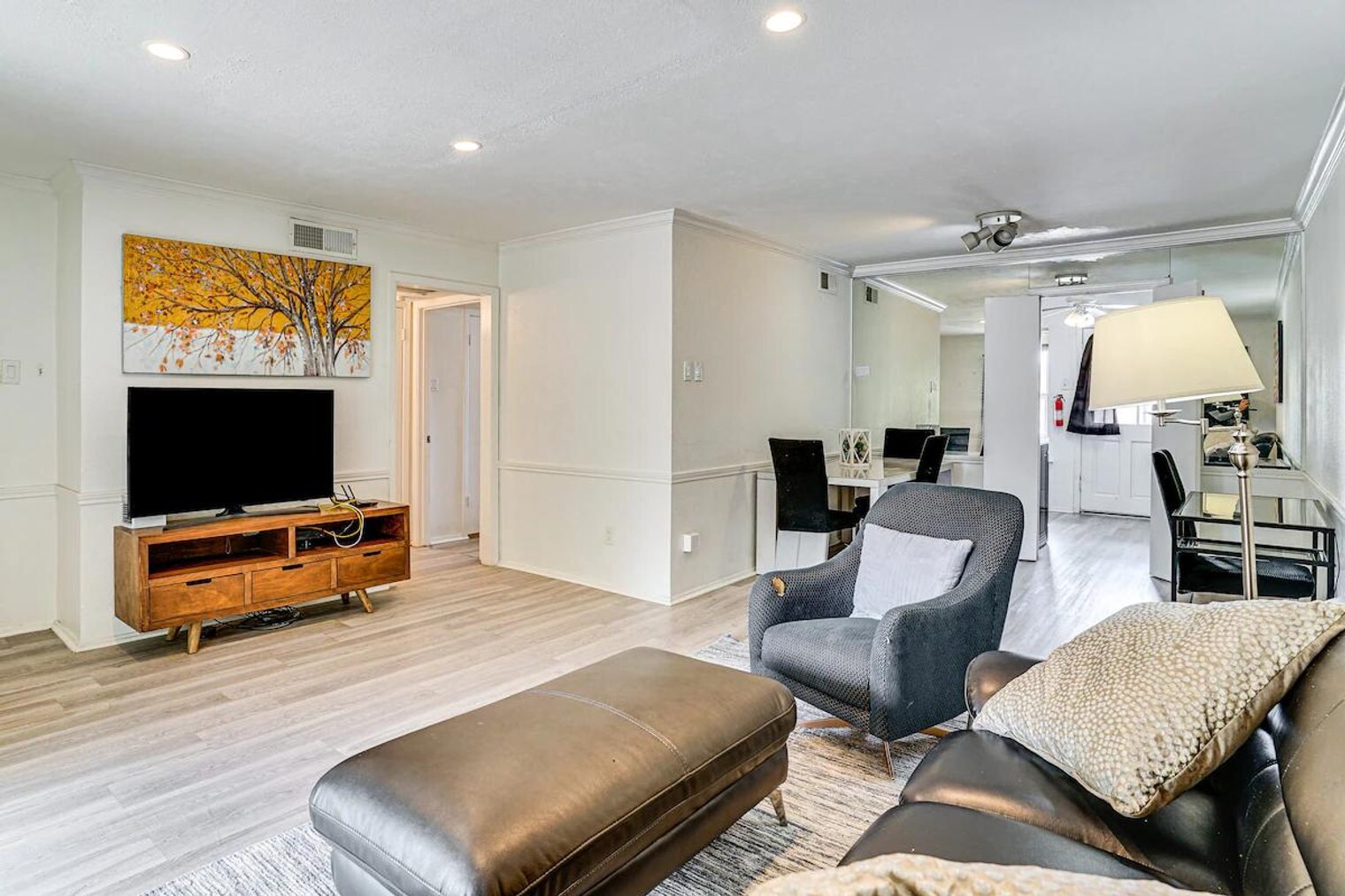 Building Photo - 10228 Regal Oaks Dr