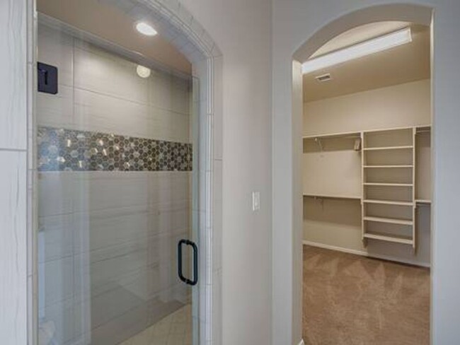Building Photo - Beautiful East side House 3 Bed