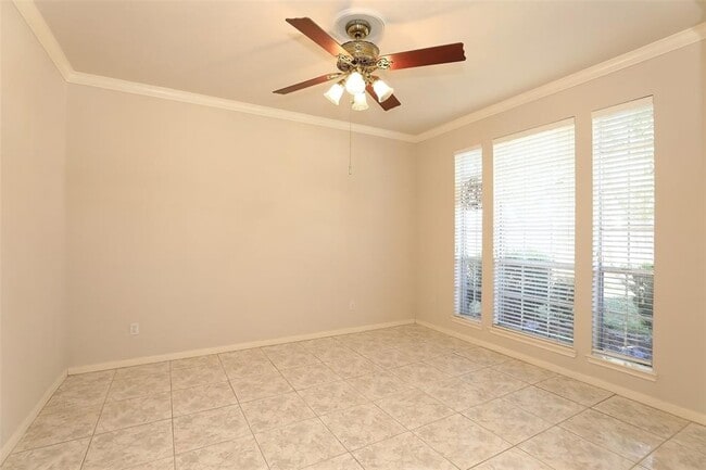 Building Photo - 10511 N Shadowdale Dr