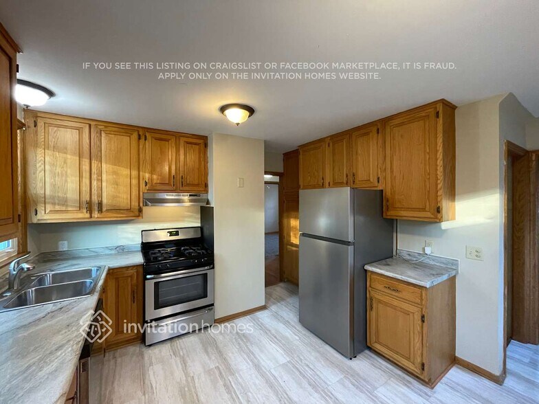 Building Photo - 5240 S 28th Ave