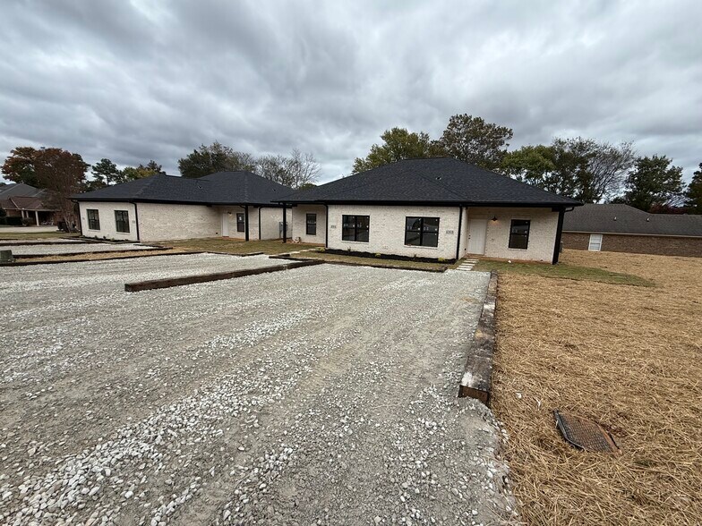 Building Photo - 1515 Jordan Rd