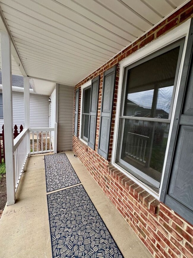 Building Photo - Townhome in a Great Community! 3bd/2.5ba
