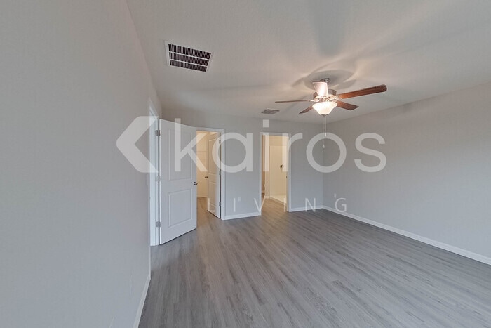 Building Photo - 8710 SW 44th Ct