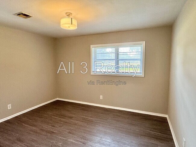 Building Photo - 176 Scenic Dr