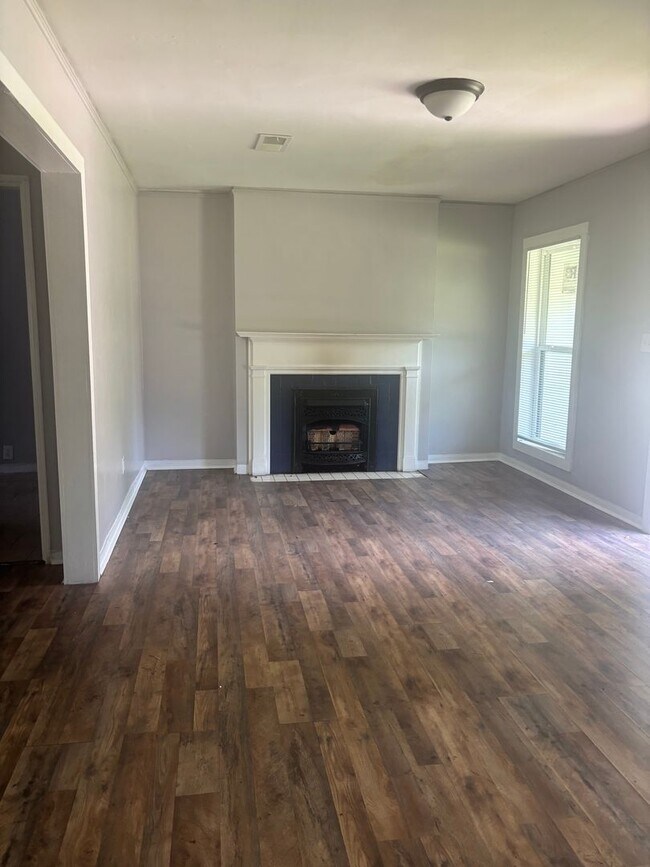 Building Photo - 235 Broadmoor Dr