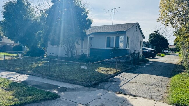 Building Photo - 515 N Nicholson Ave