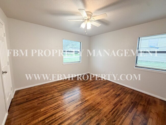 Building Photo - 108 Sunset Cir