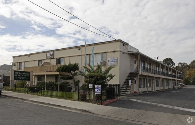 Primary Photo - Emerald Park House Apartments