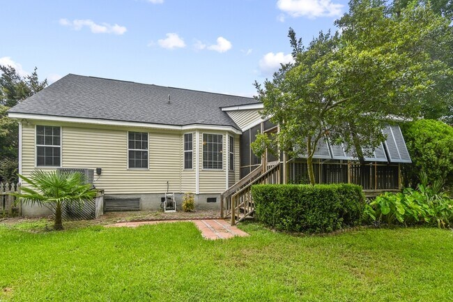 Building Photo - 115 Revolution Dr