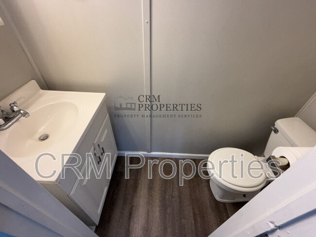 Building Photo - 513 James Dr