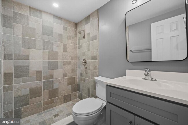 Building Photo - 4604 Kentwood Ln