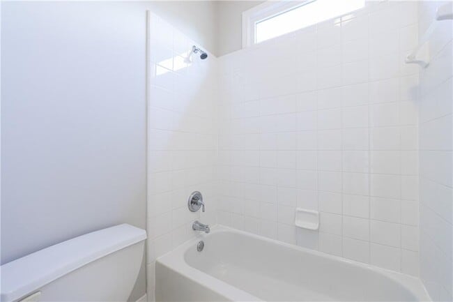 Building Photo - 1454 Hedgewood Ln NW