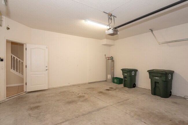 Building Photo - 253 Catriona Dr