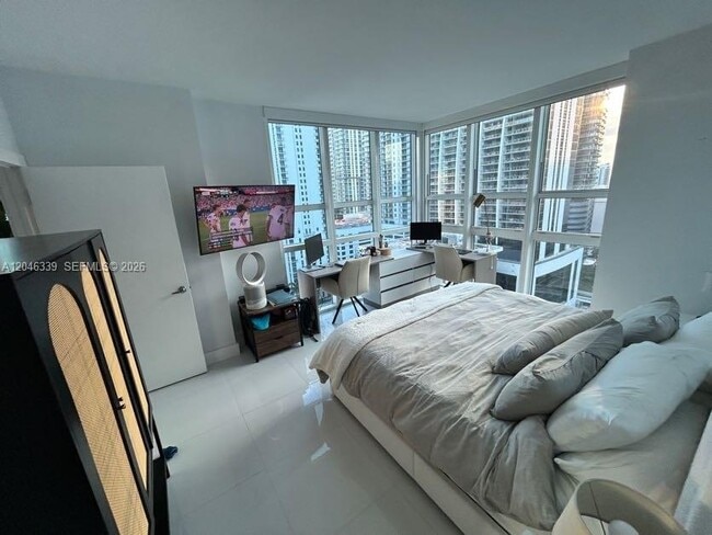 Building Photo - 951 Brickell Ave