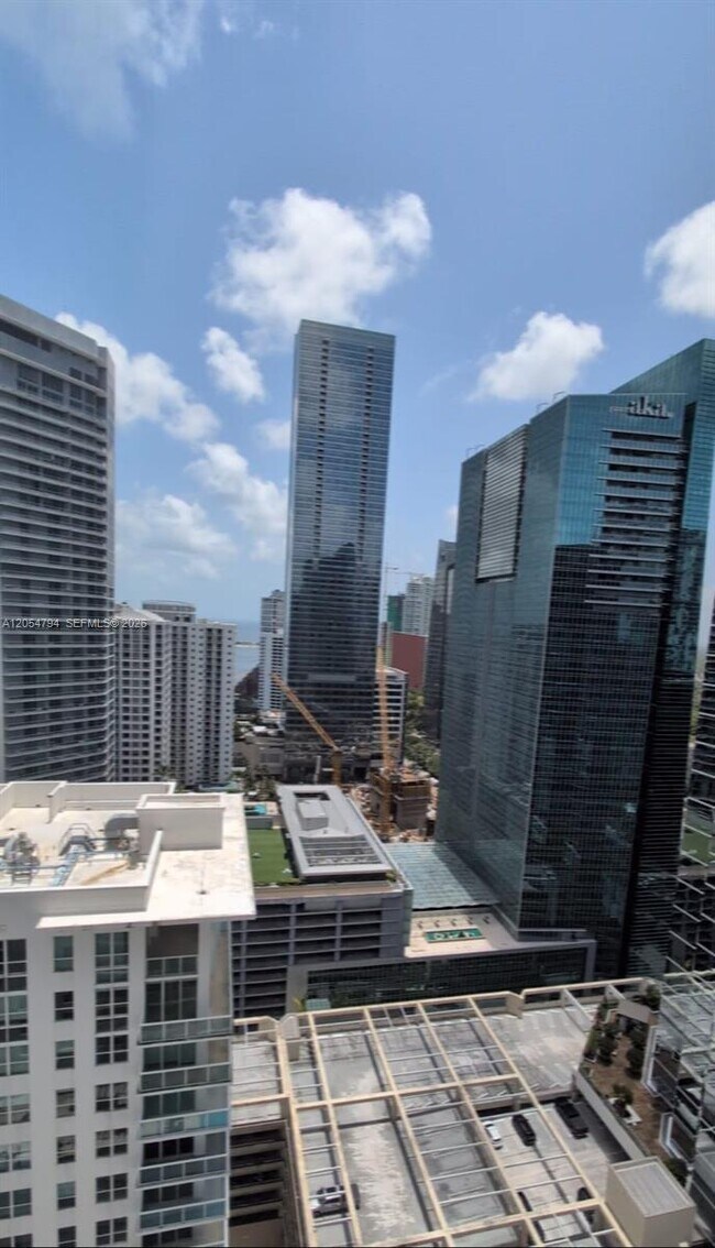 Building Photo - 1200 Brickell Bay Dr