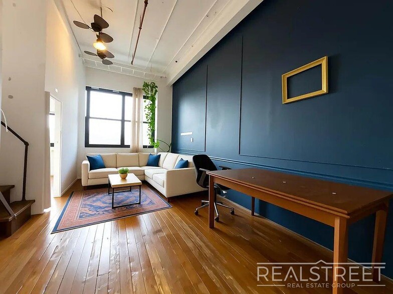 Primary Photo - Hart St