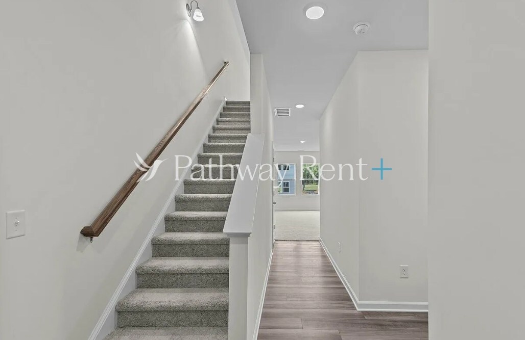 Building Photo - 1074 Large Poppy Dr