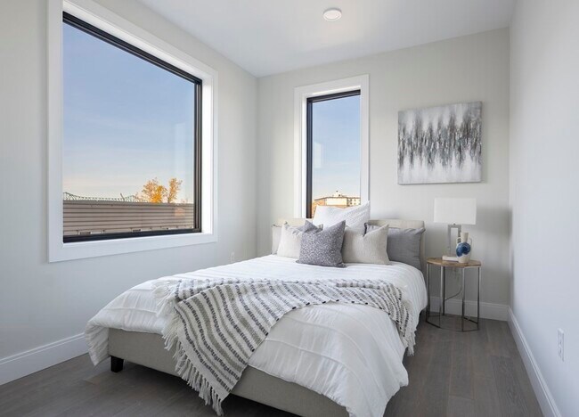 Building Photo - 156 Liverpool St