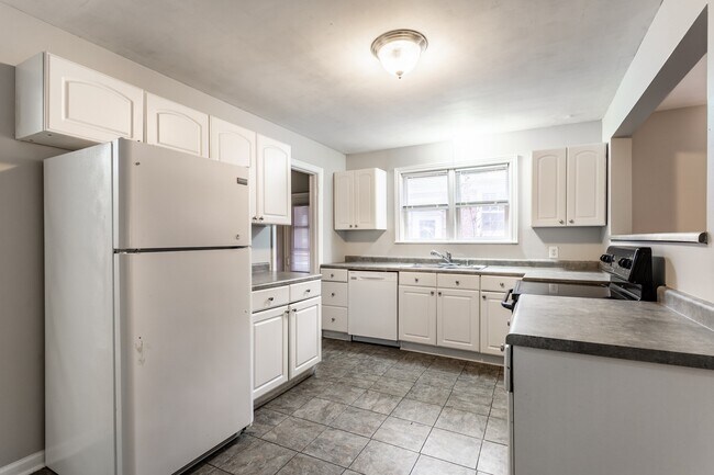 Building Photo - 6147 Broadway St