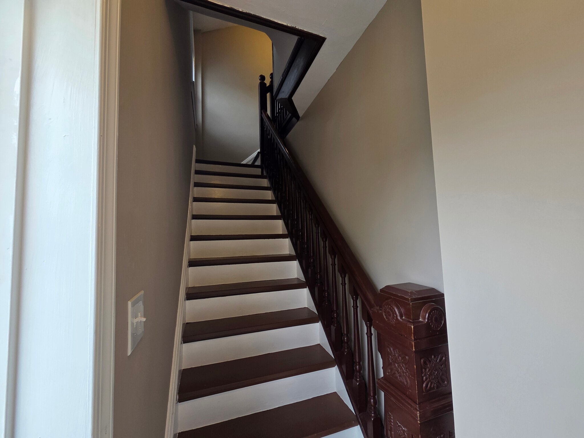 Interior stairway entrance - 146 E 2nd St