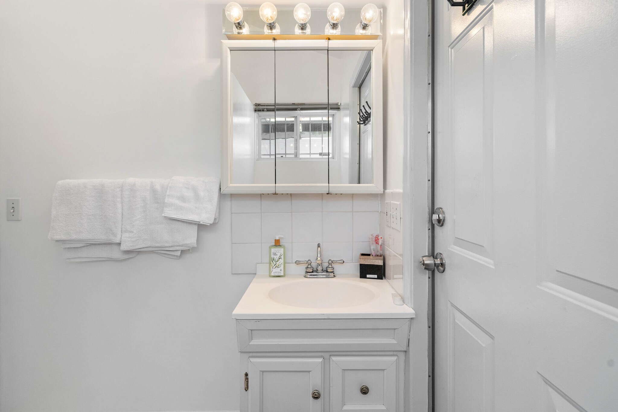 Building Photo - 140 N Carson Rd