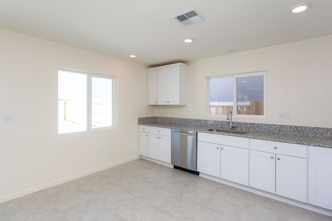 Building Photo - 8981 Quail Fls Dr