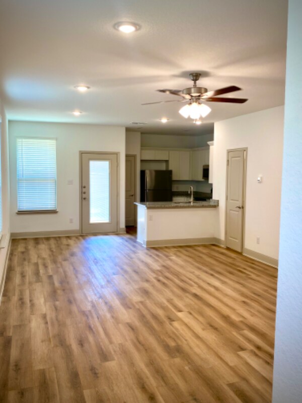 Building Photo - 7512 Magnolia Vlg