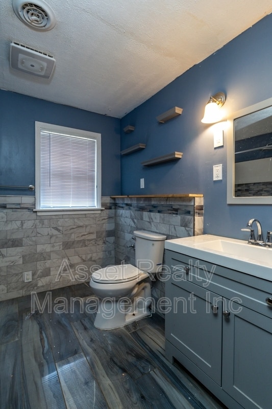 Building Photo - 817 Ridgeview Dr