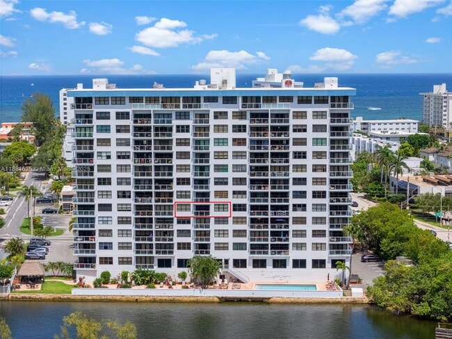 Building Photo - 1401 N Riverside Dr