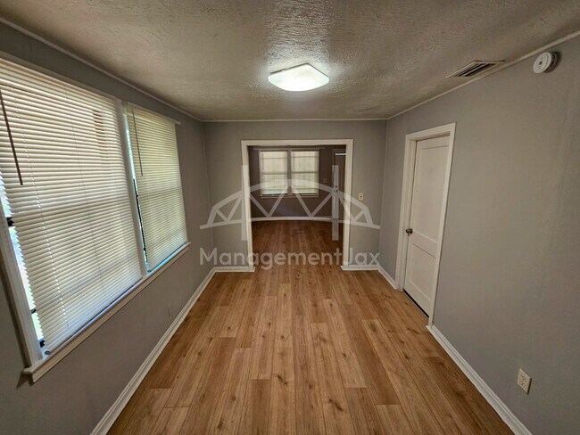 Building Photo - 2040 W 15th St