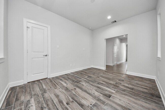 Building Photo - 9577 Neuens Rd