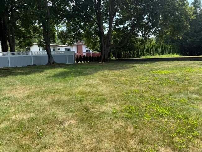 Building Photo - 55 Esty Farm Rd
